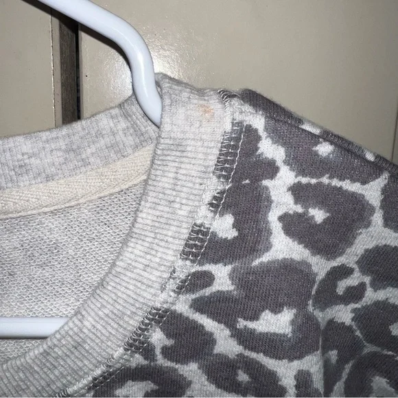 T by Talbots Classic French Terry Cheetah Sweatshirt Size Small - Picture 4 of 11